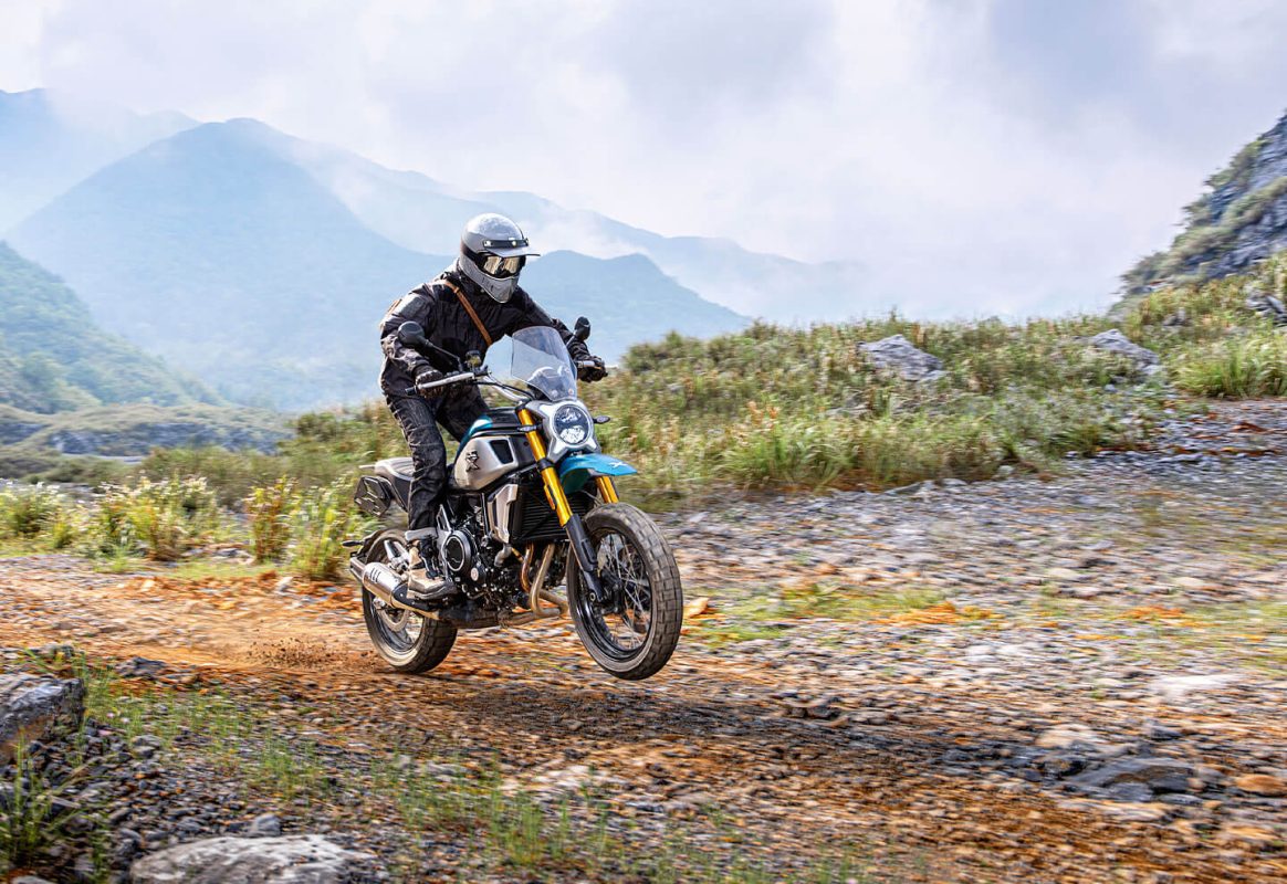 700 cl-x adventure