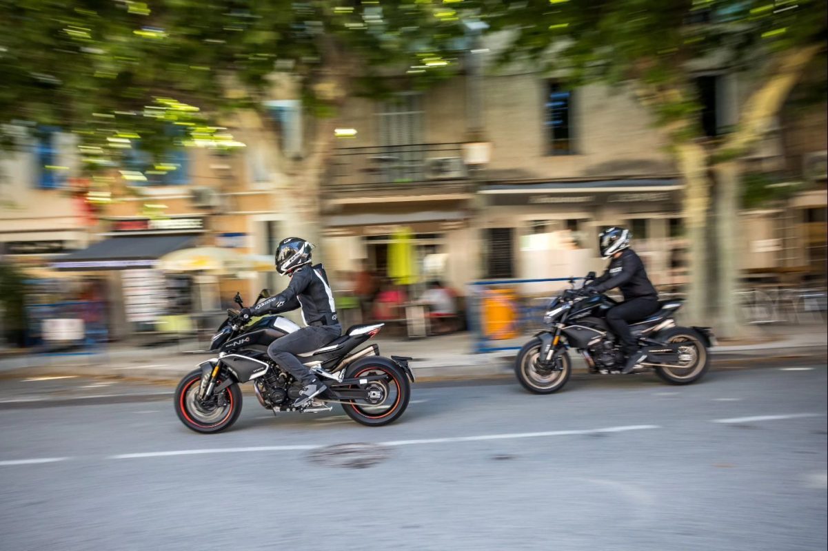 cfmoto 800nk naked motocikl